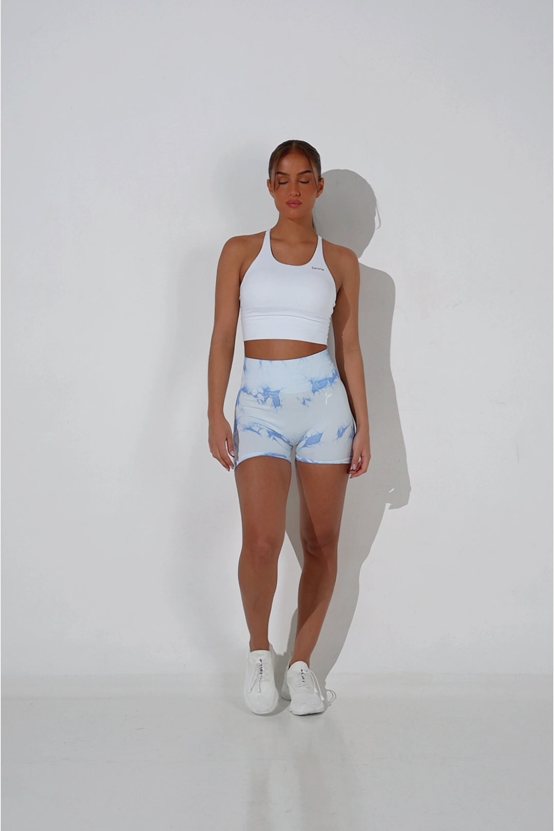 Light Blue Tie Dye Scrunch Shorts - for dame - Famme - Shorts